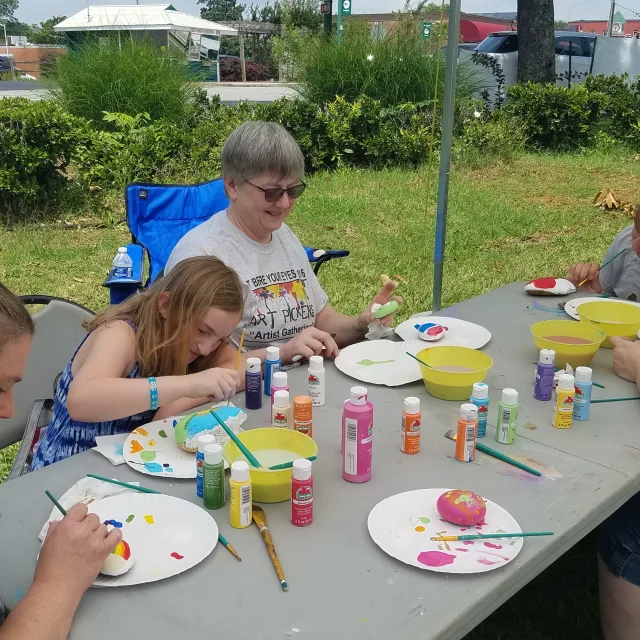 Kids painting at a PACA summer art class in Jasper